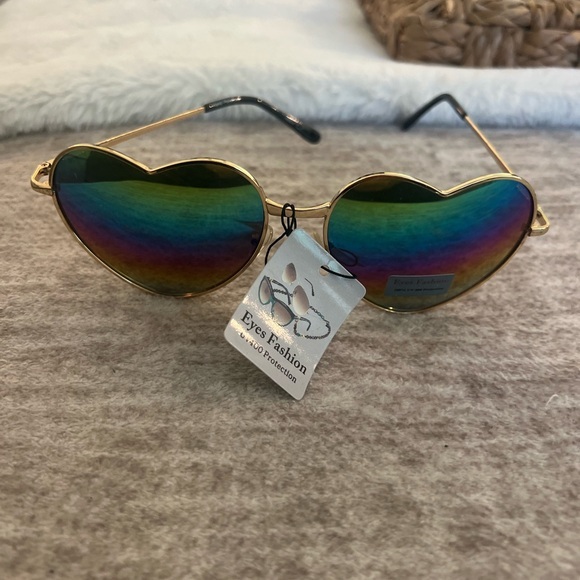 Source Unknown Accessories - Women’s Gold Metal Heart 
Frame Multi Color Blue Mirror Sunglasses  
New UV 400